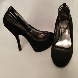 Black mesh accent heels. Great condition!